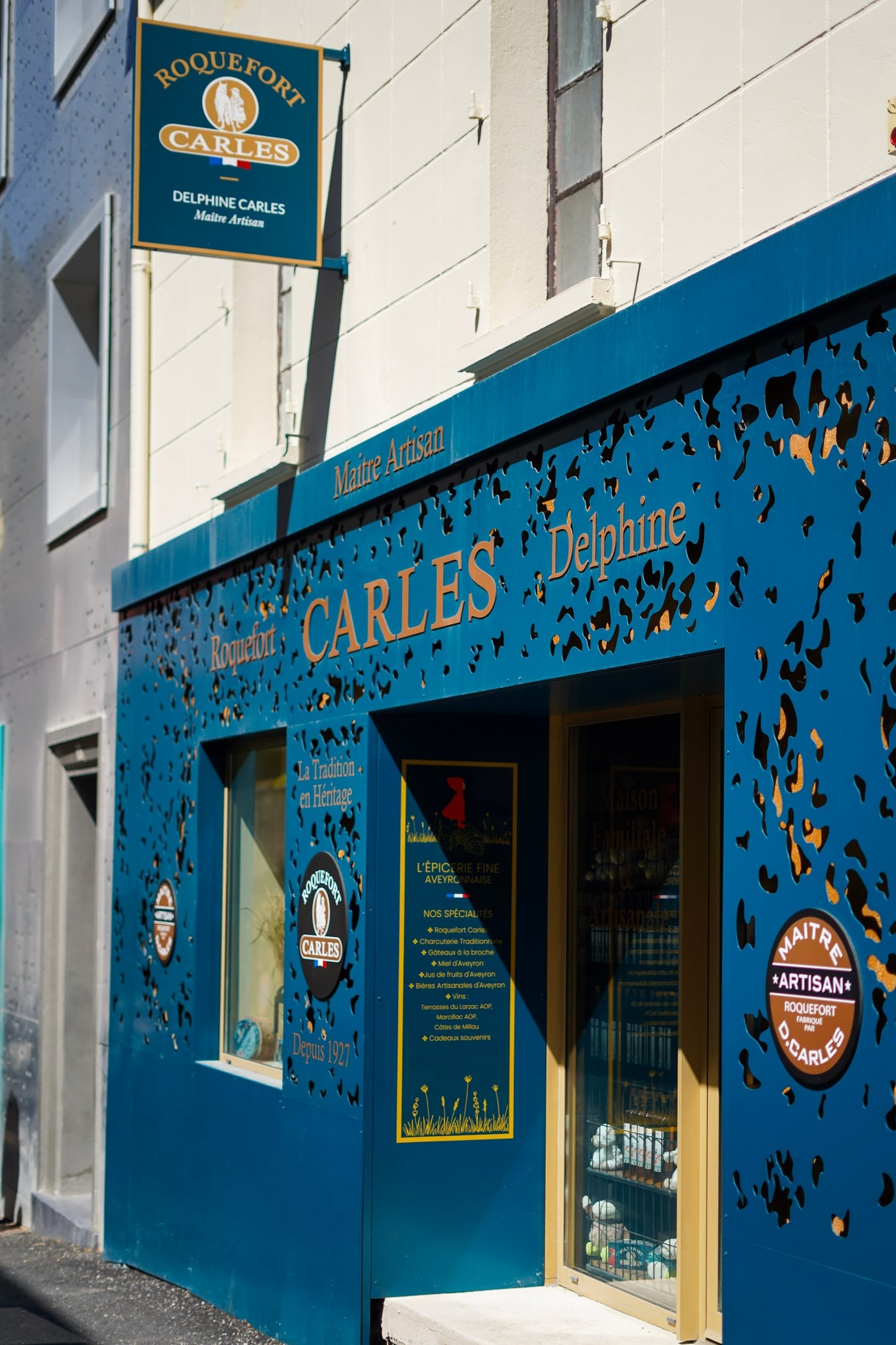 Devanture de la boutique Delphine Carles Maître Artisan, 6 avenue de Lauras